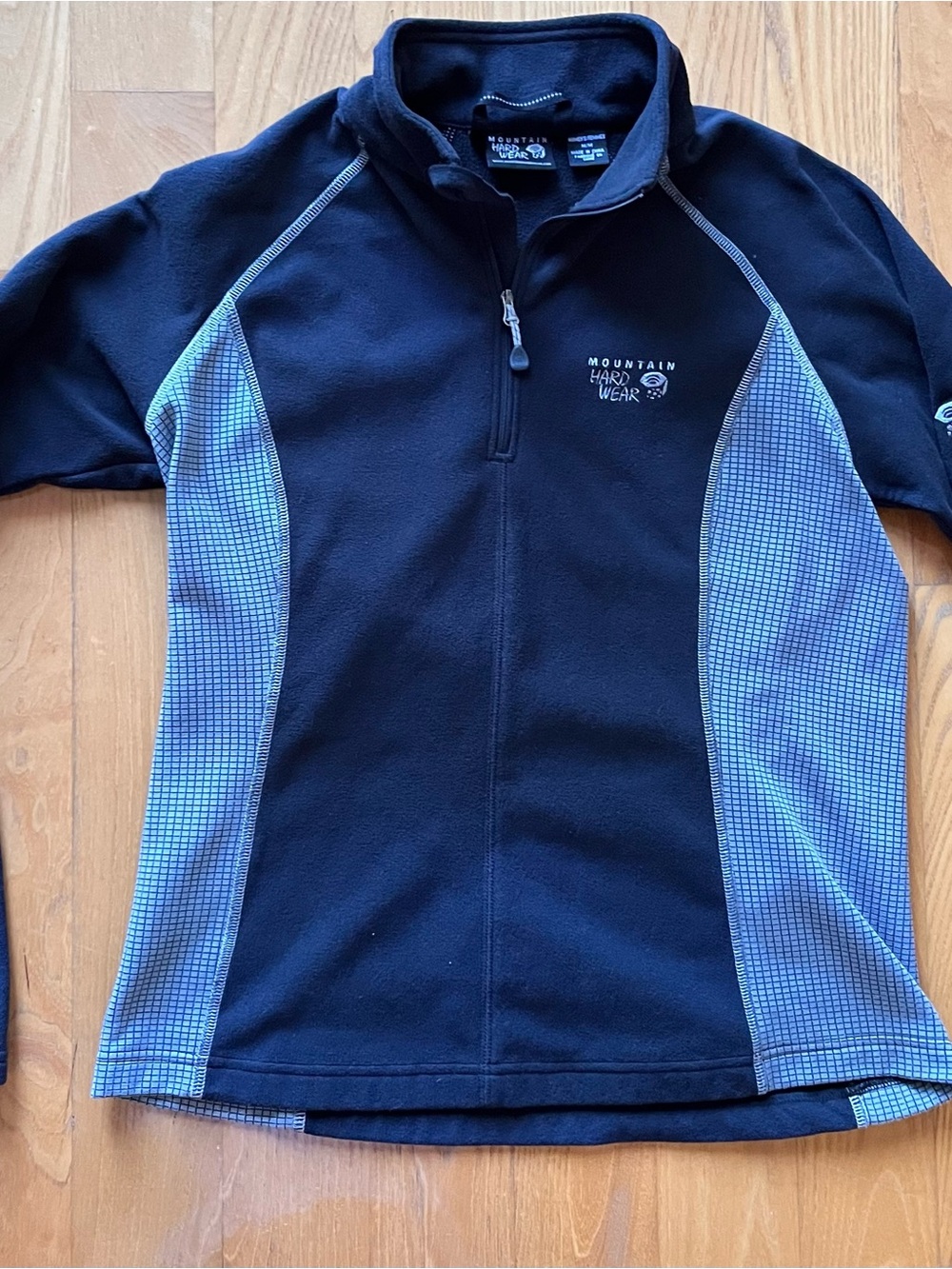 Mountain Hardwear Black Half-Zip Fleece with Blue Side Panels size medium